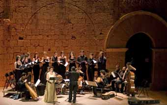 Una actuación de Victoria Musicae, que participa en el Congreso mediante Serenates al Claustre.